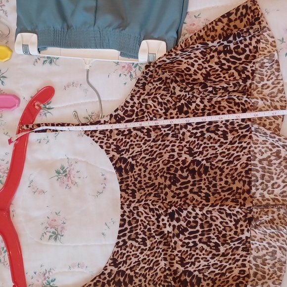 5 For $15 Cheetah print flowy cropped blouse - Picture 10 of 11